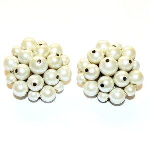 Pearl Cluster Clilp on‎ Earrings